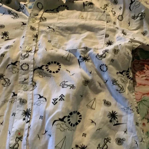 Modern Amusement Button Down Men’s Shirt Size Large Short Sleeve with Collar - Picture 5 of 13